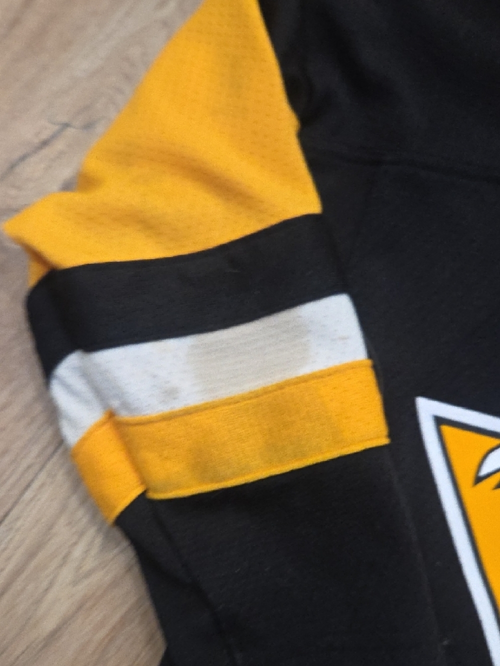 NHL Kids Black & Gold Pittsburgh Penguins Captain Jersey - Picture 3 of 4
